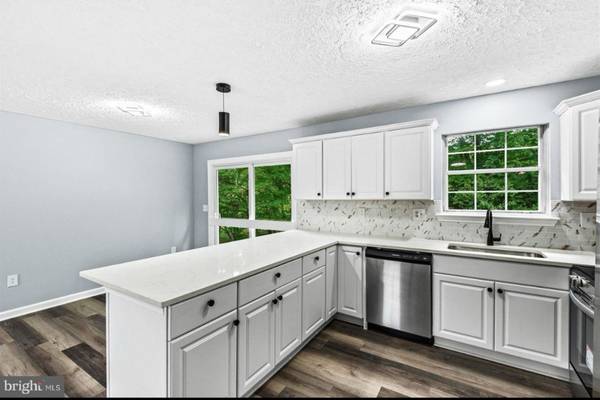$800.00 / 4br - 1700ft2 - Rooms available in Rennovated single family home 3 bedrooms available63822288343555124
