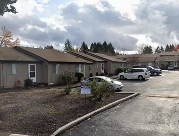 $1,300 / 2br - Cat Friendly, Single Level 1B in a Small Complex - Spacious Apts (Salem on Browning Ave)63660394606465123