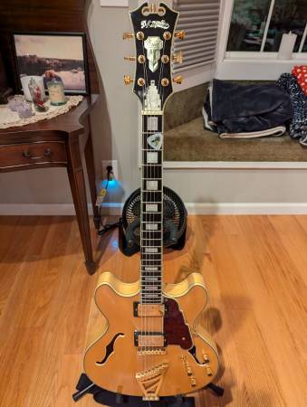 Price Reduced - D'Angelico DC guitar in Natural finish. 1