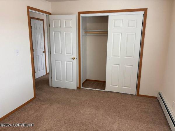 $1,625 / 2br - 850ft2 - 2nd Floor 2 Bed with Heat Paid! (5360 Lake Otis Parkway #4)64014173518210124