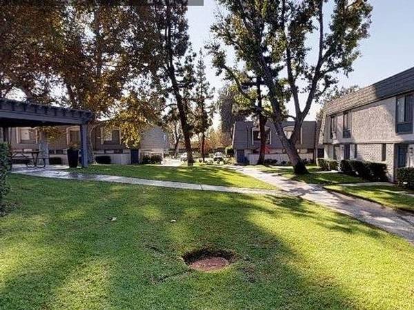 $3,220 / 3br - 1225ft2 - Hard Floors in Common Living Areas, Stainless Steel Appliances (Montclair)64028084203138122