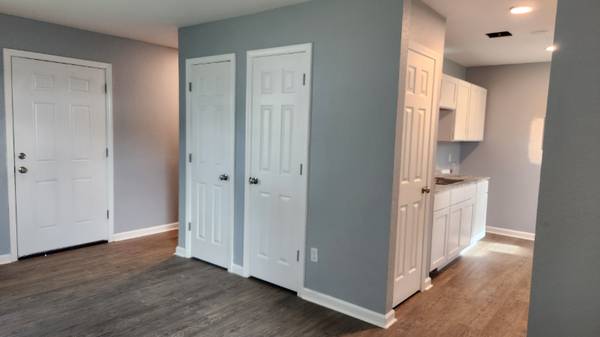 $1200.00 / 3br - Recently Renovated 3 Bed 1 Bath Apt in Borussard Complex63857515743235123