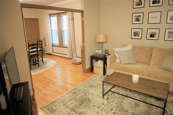 $2,800 / 2br - 1000ft2 - Modern kitchen | Central AC | spacious unit w/ Living, Dining, EIK (Medford \ Magoun Sq. \ Winter Hill)63856446836353124