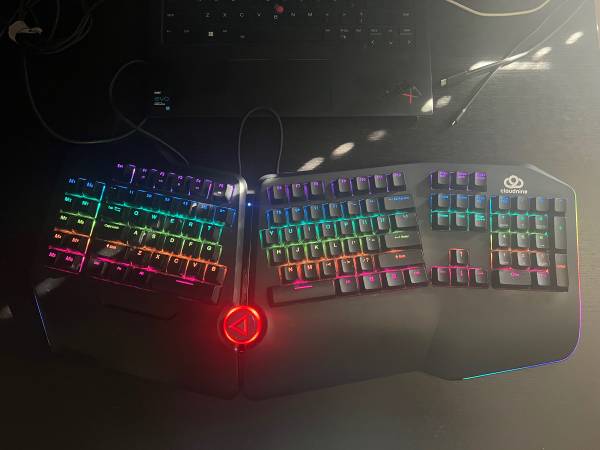 Cloud 9 Ergo Mechanical Keyboard 1