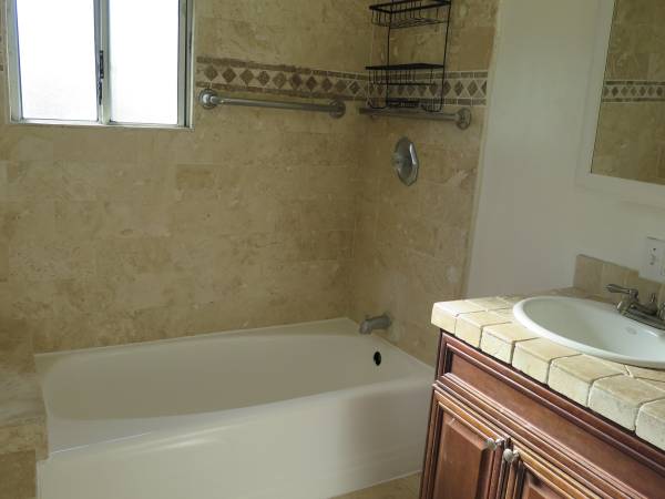 $6,175 / 4br - 1850ft2 - Charming 4 bed + 2 bath Unit in SANTA MONICA! (SANTA MONICA)63840115096195124
