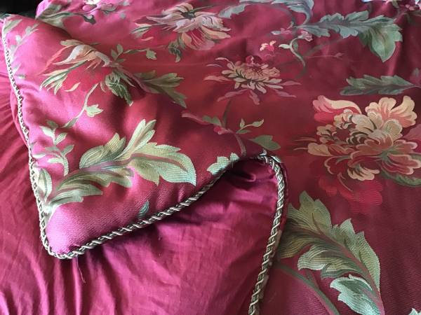 Heavy beautiful Comforter set 1