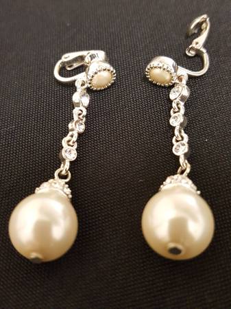3 Pair of Gorgeous Clip Monet & Charter Club Dangle Earrings - $15 (Erie)62955419405699124