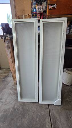 Fluorescent light fixtures 1