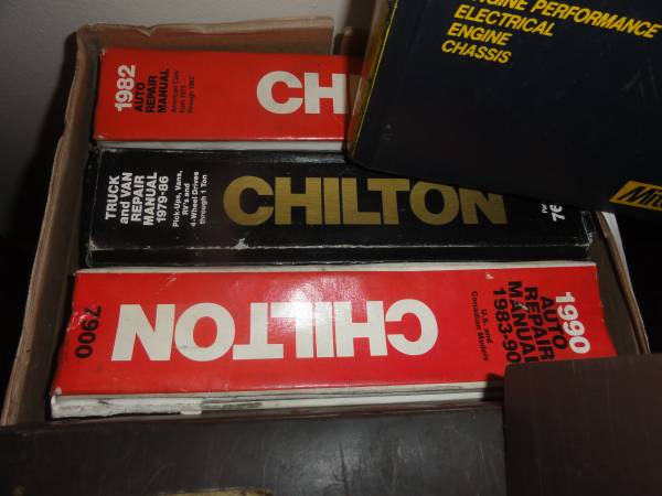 Manuales de servicio profesionales Chiltons Mitchell para automóviles, camiones y furgonetas - $20 (Federal Way)63471420671747123