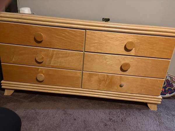 Dresser 1