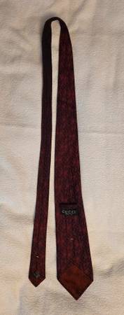 red necktie Gucci 1