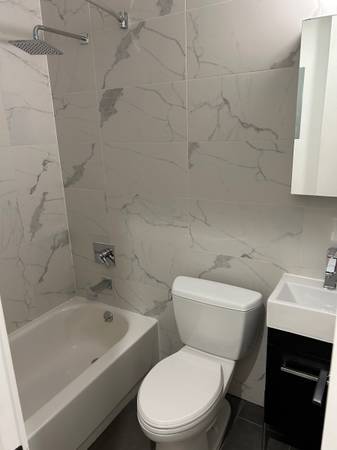 $810 / 2br - Room available in 2BR on Bushwick/Ridgewood border (Bushwick)63995823862658122