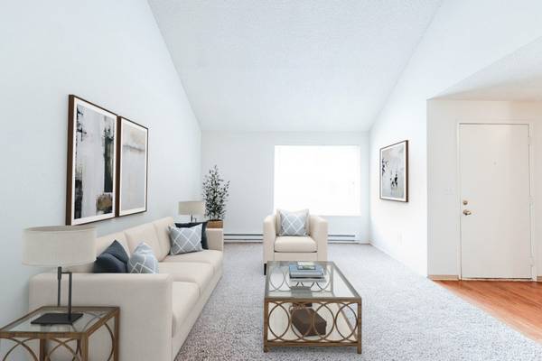 3/BD, 15-ft Vaulted Ceilings, Situated in Steilacoom! 1
