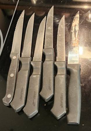 (6) Black Handled Farberware Steak Knives With Stainless Steel Blades 1