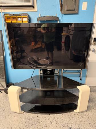 Flat Screen TV Stand with TV for Parts 1