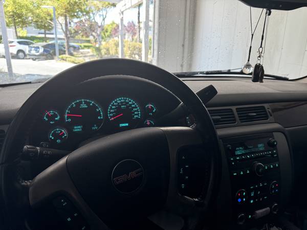 2011 GMC Yukon XL - PRICE REDUCED - $7,500 (dublin / pleasanton / livermore)63477433928323123