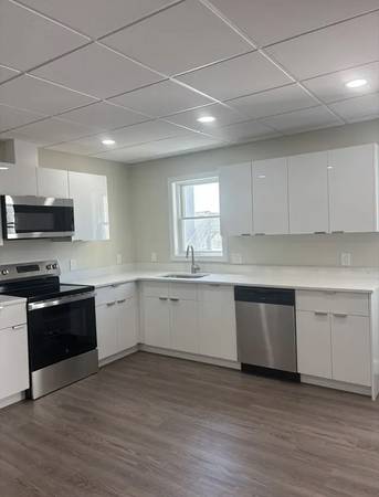 $2,900 / 3br - 1100ft2 - 3 Bedroom apartment (Orient Heights)63828338059521120