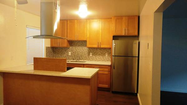 $2,695 / 2br - 1100ft2 - Open Sunday: 2bd/1.5bth Townhouse-Steps to Downtown CV (hayward / castro valley)63994100962818124