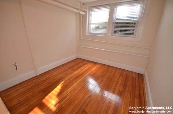 $3,375 / 3br - NO FEE ** Brighton3 Bed Apt includes Heat HW. Cat OK. (Brighton)64294791337218124