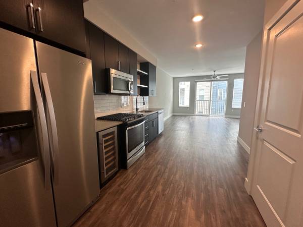 $1,400 / 557ft2 - ¡Estudio de Lujo Moderno y Impresionante en el Centro de Rino! ¡A 5 minutos del centro de Denver! (Rino * Centro de Denver * Frente al Río * Lodo)63679423367553122