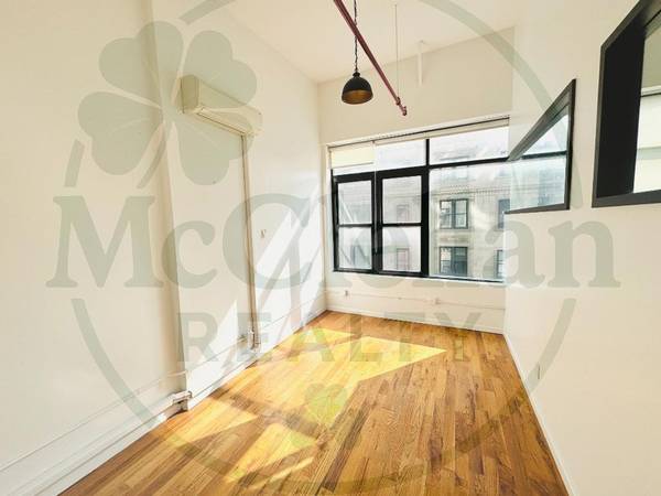 $6,000 / 1600ft2 - Modern K-Town Office with Natural Light, Sink, and Big, Street-Facing (Chelsea)64212277394945122