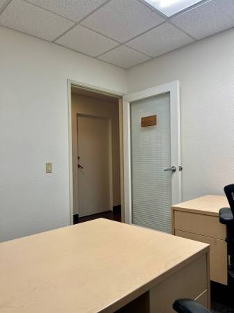 $395 / 110 pies² - Suite de oficina ejecutiva disponible – ¡Al lado del océano! (Pacific Beach)63621323067651123