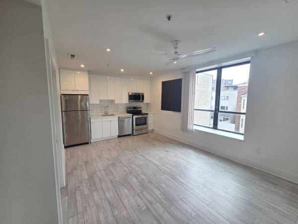 $1,725 / 2br - WELCOME TO WONDERLAND! Perfect 2 Bedroom w Garden, Koi Pond & More (Philadelphia)64024497954946121