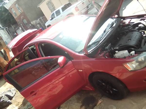 Mitsubishi 2011 - $7,500 (Filadelfia)63497296001153124