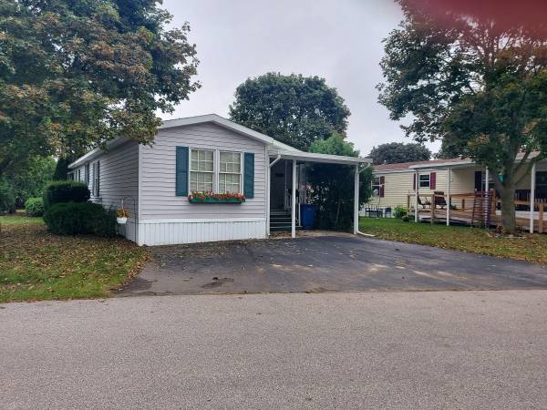 $69,000 / 2br - 1450ft2 - Off Set double wide in Kings Court ~ Schmidt Mobile Homes (Traverse City/1663 David place)64037724149505120