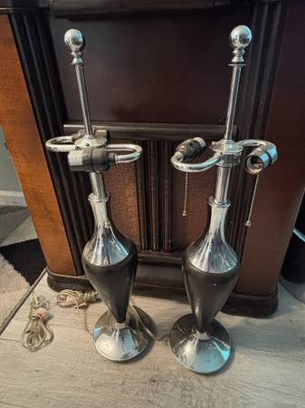 Mid century modern Laurel table lamps 1