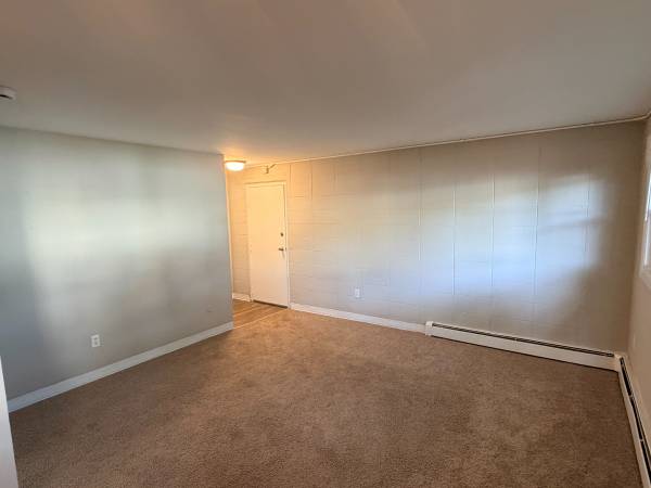 $1,525 / 1br - 528ft2 - Daily Showings! Cozy 1BD 1BA Right Next to Highway!64002993702531124