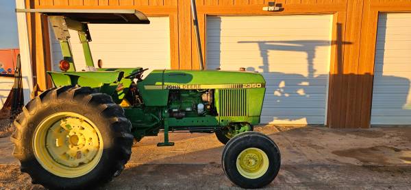 John Deere 2350 1