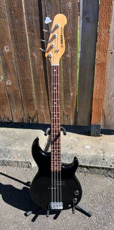 Yamaha BB300 Bass Guitar 1