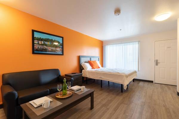 WiFi Access, Elevator Access, Free Parking 1