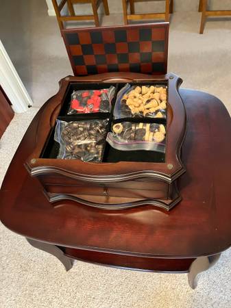 Juego múltiple con tableros y fichas en una bonita caja - $45 (Baldwinsville)63437237436675121