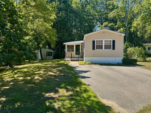 $185,000 / 2br - 980ft2 - Beautiful Manufactured Home for Sale Farmwood Village, a Sun Community (Dover, NH)63656262406145120