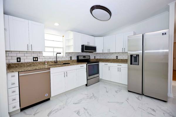 $119.900 / 4 habitaciones - 1512 pies² - "¡Casa tipo bungalow Bumblebee!" Vivienda de 4 dormitorios MÁS despacho, 2 baños en Florida (suroeste de Fort Lauderdale, Florida)63379710290689121