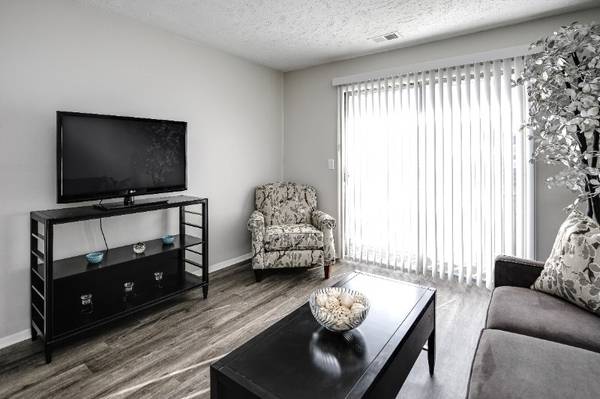 $878 / 1br - 600ft2 - Modern 1-Bedroom in Prime Location | Laundry & Pool (10905 North Mill Court, Omaha, NE)63681659715203122