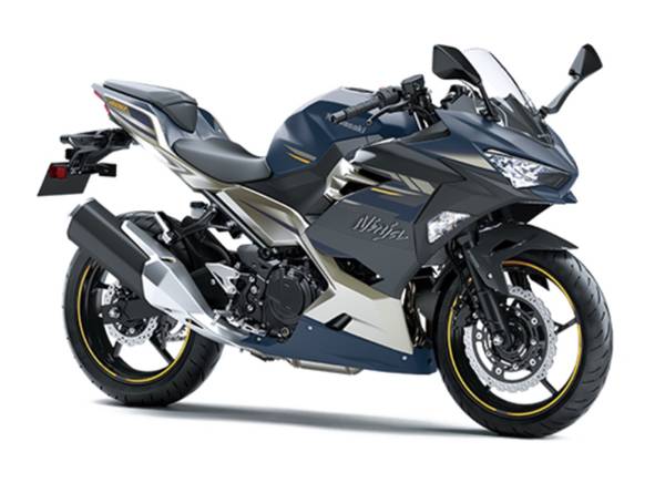 Kawasaki Ninja 400 / 2023 — Better Than New!