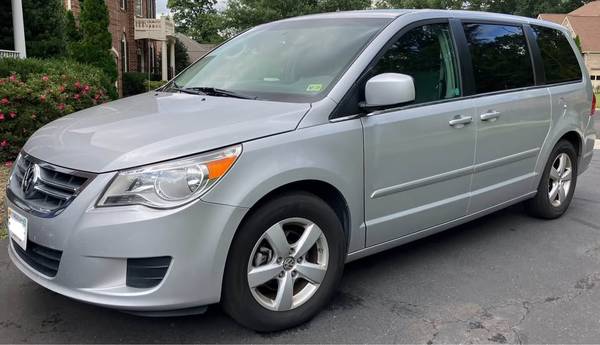 2009 Volkswagen routan SEL Premium Minivan 4D - $4,99963616596680577121