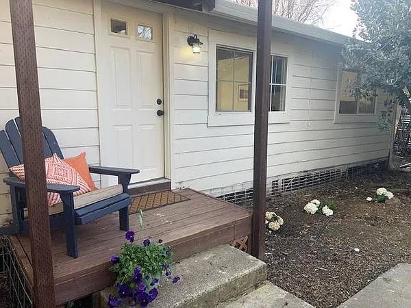 $1,400 / 1br - 700ft2 - 1 beds   1 baths  700 sqft (healdsburg / windsor)63994099403139121
