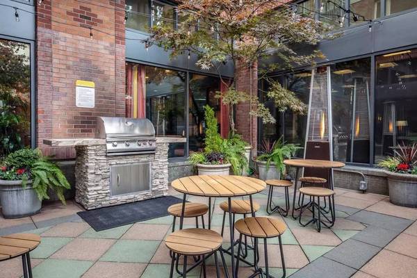 $3,188 / 2br - 969ft2 - Discover, Delight, Dwell: Your New Home Awaits! (Seattle - Belltown)63910064485251124