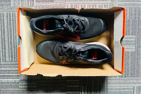 Nike Quest 5 Black Bright Crimson Men's 13 Running Shoes 1