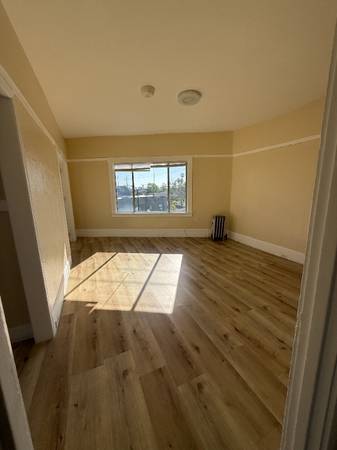 $2150 Fruitvale Oakland , Renovated  2BD/1BA ,Utilities Incl. 1