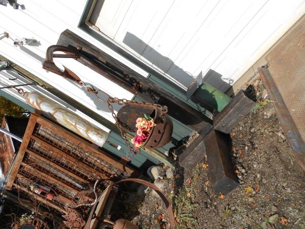 cast iron hanging pot 1