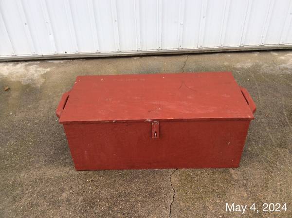 Heavy duty lockable storage box 1
