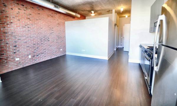 $2,260 / 1br - South Loop Convertible Apartment W/D, Pool, Gym, Balcony (South Loop)63898731146499121