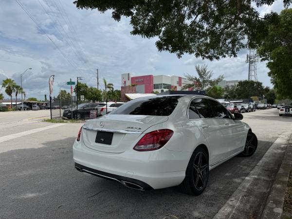 2018 Mercedes-Benz C300 - $2,250 (pago inicial)63479538502403124