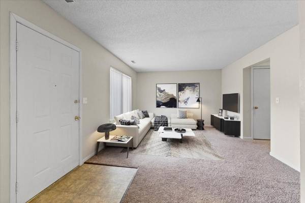 $1,265 / 2br - 920ft2 - Reciclaje, Jardín Comunitario, 2 BD (¡Solo Quedan Dos! Apartamentos de 2 Dormitorios que No Te)63897404816387123