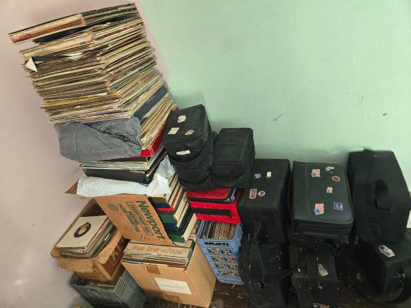 Bulk Records & CDs 1